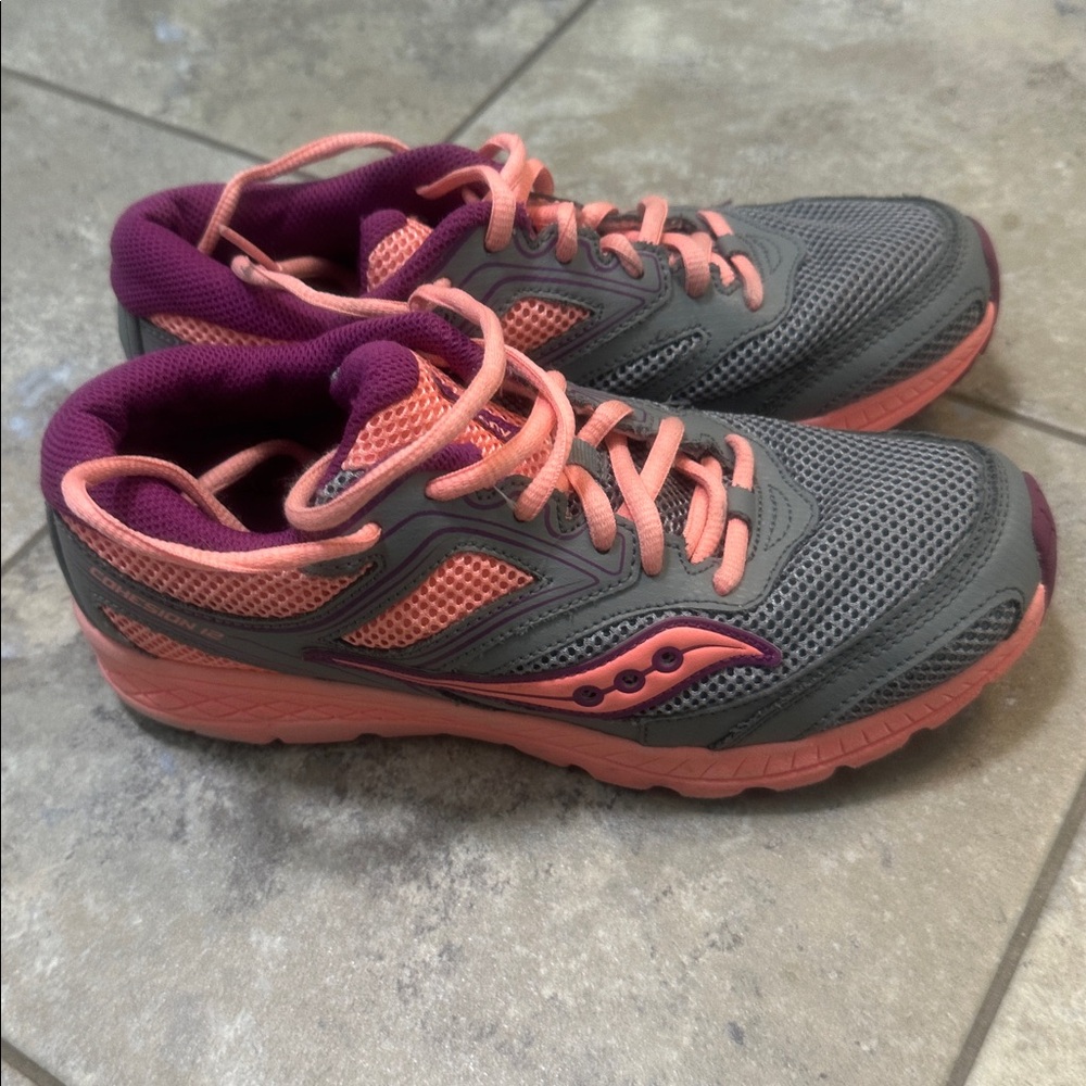 Girls Saucony sneakers size 5.5W